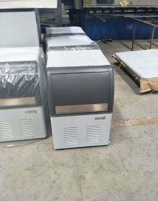 Máquina profissional de fabricação de gelo de cubo comercial com capacidade de armazenamento de gelo de 1000 kg