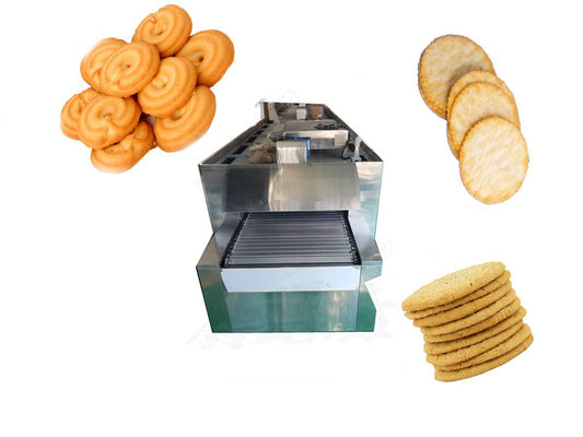 Forno de túnel de tamanho médio para assar biscoitos e omeletes de ovo em uma loja de alimentos e bebidas