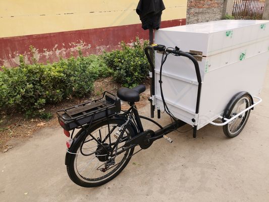 Carrinho de venda de alimentos de rua ao ar livre com equipamentos personalizados