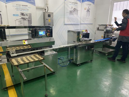 Máquina automática de incrustação e moldagem de bolo de chocolate de alta produtividade de 220v/380