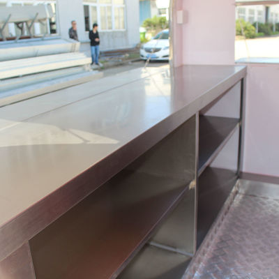 Conveniente L380 x W160 x H235cm Caminhão de comida elétrica Ideal para lanches e donuts de rua