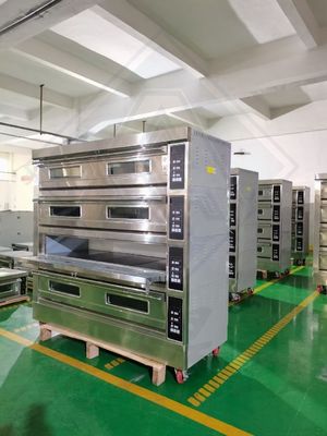 Forno de cozimento para cozimento de pão em equipamentos da indústria alimentar