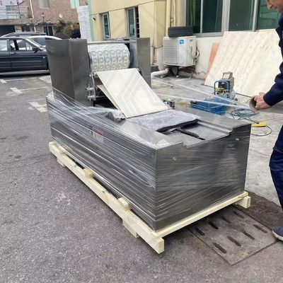 Máquina de fabricação de biscoitos suave de cintura japonesa de 400 mm para produção automática de creme de biscoito