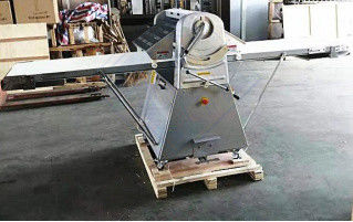 240 kg Output Equipamento de padaria de pão industrial Table Top Sheeter massa para baguette