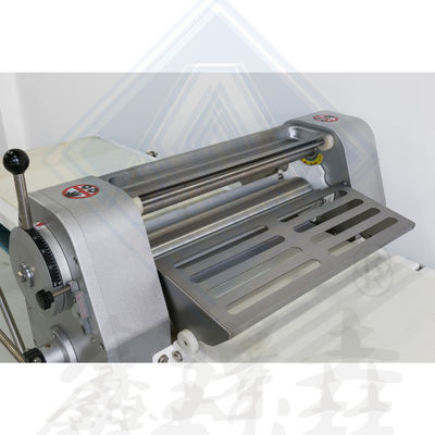 240 kg Output Equipamento de padaria de pão industrial Table Top Sheeter massa para baguette