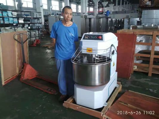 Mudanças duplas Mudanças duplas Mixidor de massa em espiral 100kg Produção para pasta na padaria