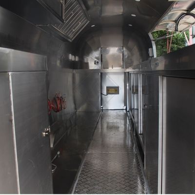 Pequeno caminhão de alimentação elétrico totalmente equipado Trailers para lanches Embalagem de tensão personalizada