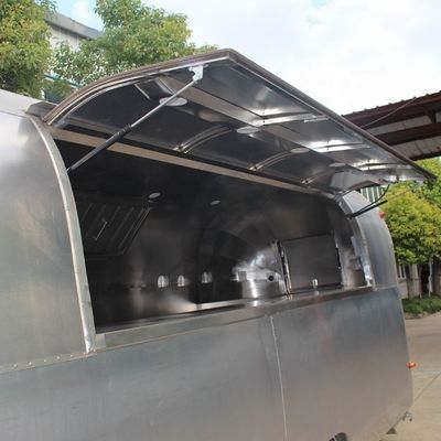 Pequeno caminhão de alimentação elétrico totalmente equipado Trailers para lanches Embalagem de tensão personalizada
